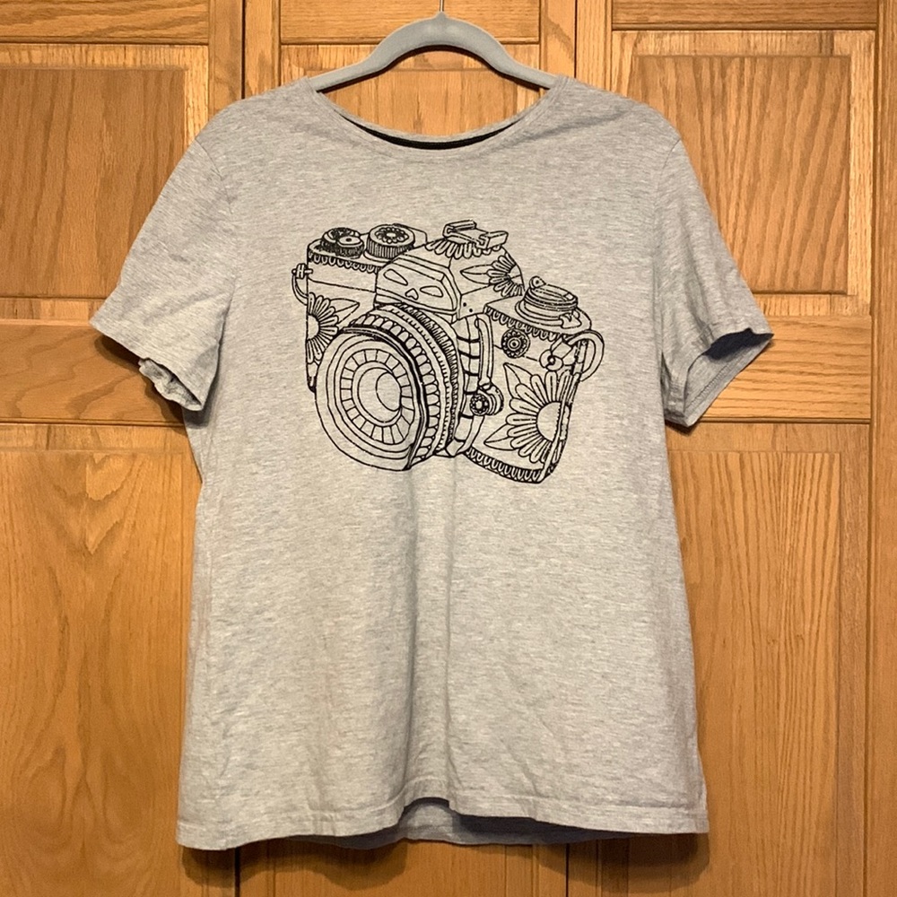 Time and Tru Womens XL Gray Shirt with Custom Vinyl of Camera